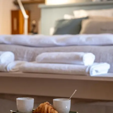 Le Carre 1705 Bed & Breakfast