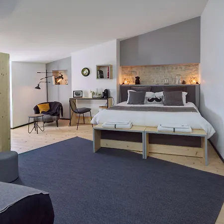 Le Carre 1705 Bed & Breakfast 3*